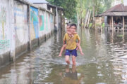 বন্যা পরিস্থিতির অবনতি, বাড়ছে দুর্ভোগ