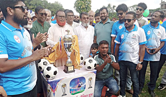 দিনাজপুরে ওয়ার্ড কাউন্সিলর কাপ ফুটবল টুর্নামেন্টের উদ্বোধন