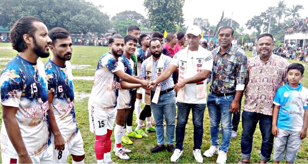 ওয়ার্ড কাউন্সিলর কাপ ফুটবল টুর্নামেন্টের৫ম দিনে ০-১ গোলে দিনাজপুর বড়মাঠ ফুটবল একাদশের জয়লাভ