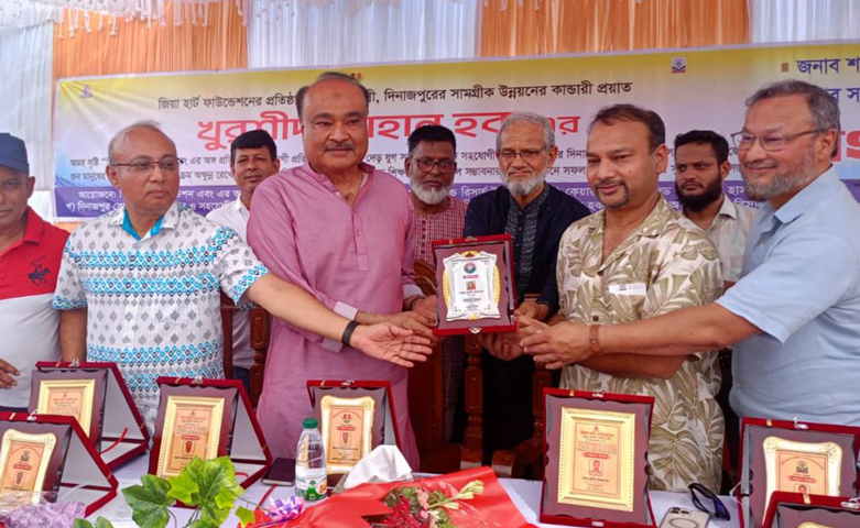 দিনাজপুরে সাবেক মন্ত্রী প্রয়াত বেগম খুরশীদ জাহান হক এর চার সন্তানকে সংবর্ধনা প্রদান
