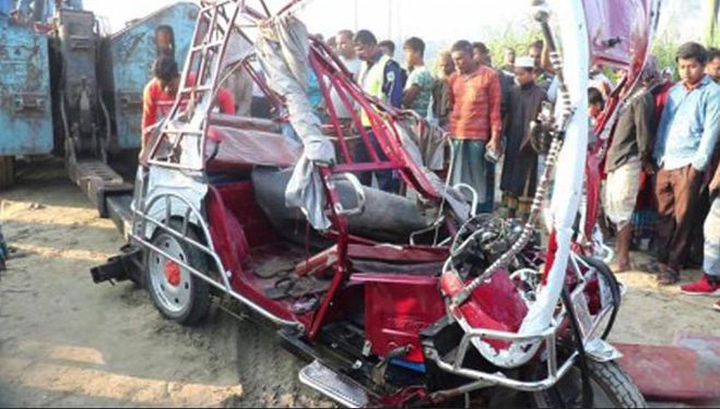 ধুনটে মায়ের সামনেই অটোভ্যান দুর্ঘটনায় মেয়ের করুণ মৃত্যু
