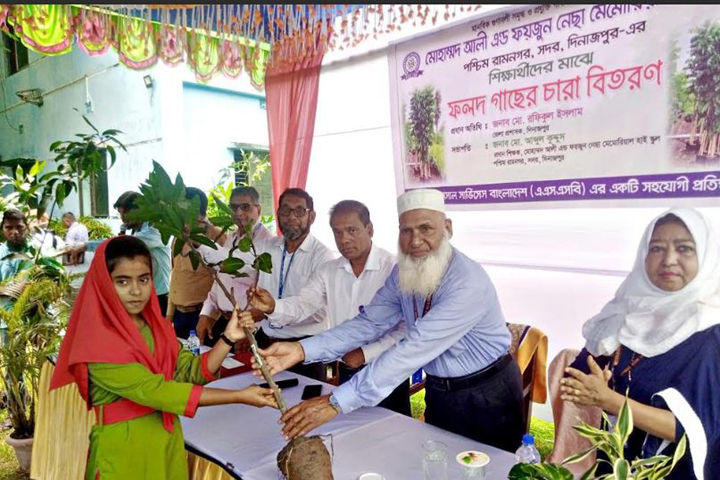 নিজের জন্য নয়, সুন্দর পৃথিবীর জন্য আমরা সবাই অন্তত একটা করে গাছ লাগাই-দিনাজপুর জেলা প্রশাসক মো. রফিকুল ইসলাম
