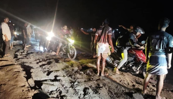মহাসড়কে ঝুঁকি নিয়ে চলছে হাজার হাজার যানবাহন,ঘটছে ছোট-বড় সড়ক দুর্ঘটনা, সংস্কার করা হচ্ছে রাতের আধাঁরে