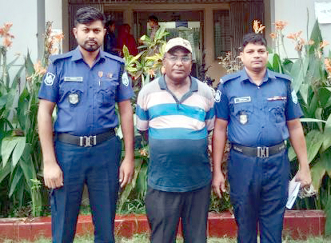 ফুলবাড়ীতে ককটেল বিষ্ফোরক মামলায় কৃষকলীগ নেতা গ্রেফতার।