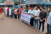বদরগঞ্জে সাংবাদিক তুহিন হত্যা কান্ডের বিচার দাবিতে মানববন্ধন