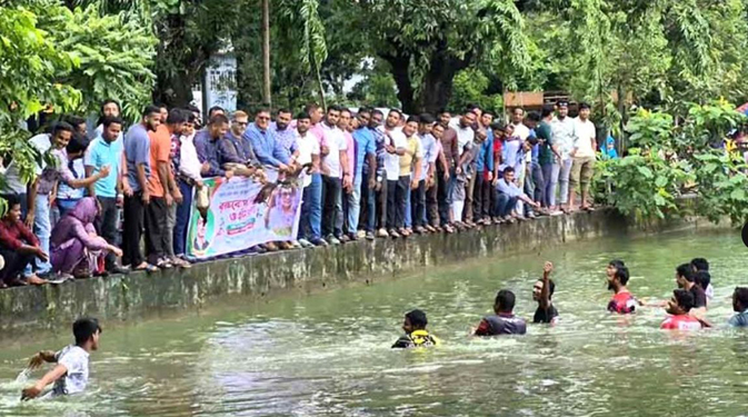 বেগম খালেদা জিয়ার জন্মবার্ষিকীতে বগুড়ায় হাঁস খেলা