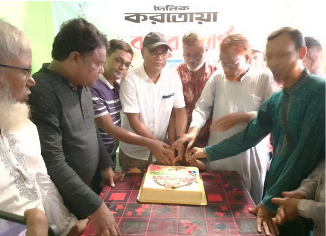 বদরগঞ্জে দৈনিক করতোয়ার ৪৯তম বর্ষপূর্তী পালন    