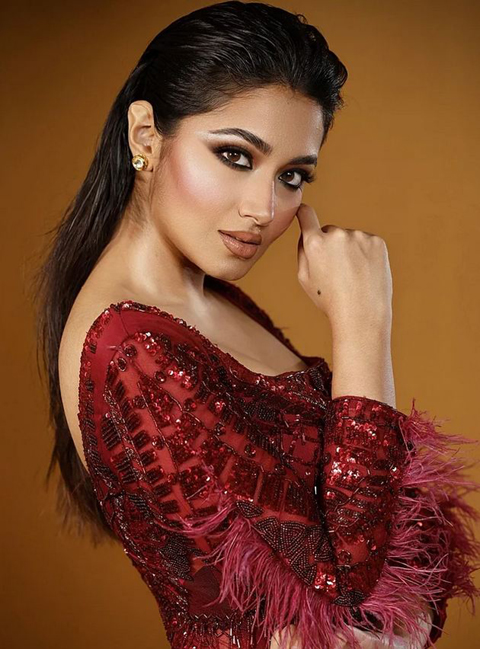 ওয়েস্টার্ন লুকে গ্ল্যামার গার্ল ফারিণ