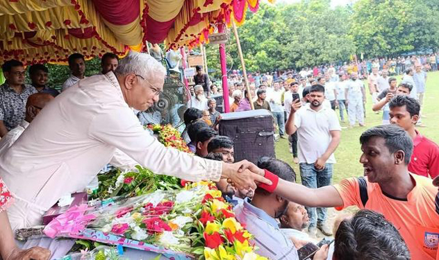 নবাবগঞ্জে আদিবাসী ফুটবল টুর্নামেন্টের ফাইনাল অনুষ্ঠিত