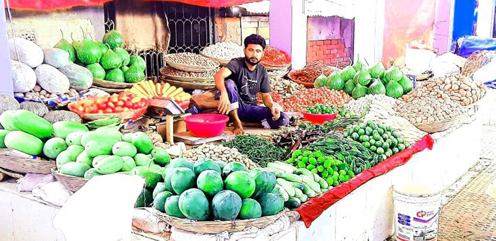 পলাশবাড়ীতে সবজির দামে আগুন, বিপাকে সাধারণ ক্রেতারা