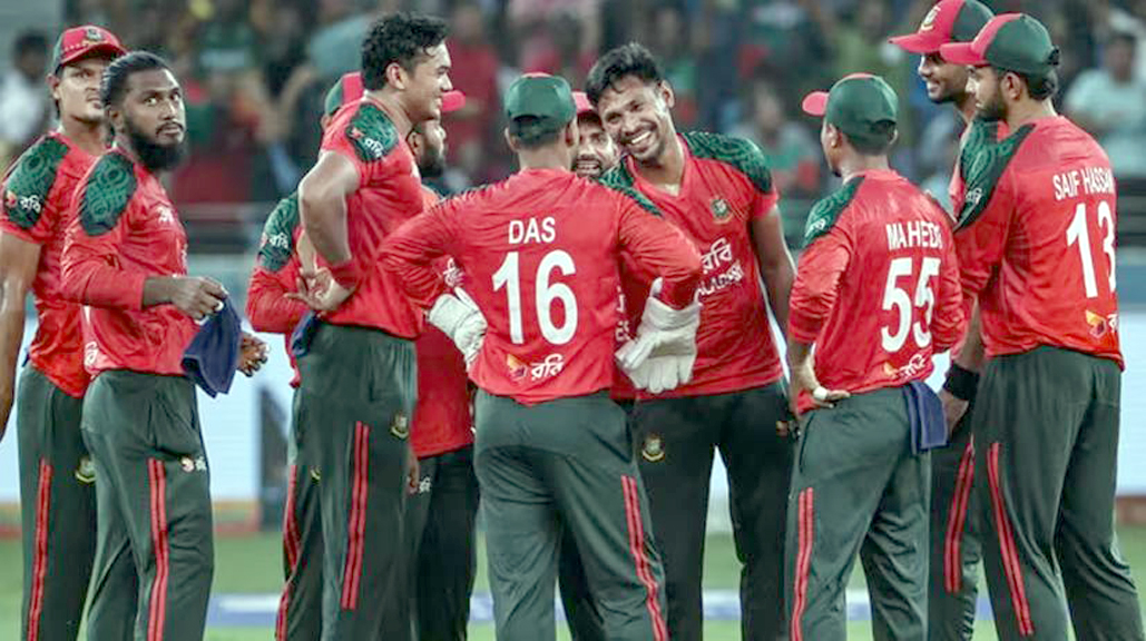 এশিয়া কাপ : ৩ পরিবর্তন নিয়ে ফিল্ডিংয়ে বাংলাদেশ