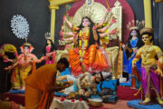 বগুড়ায় এবার নজর কাড়ছে ১৬ ফুটের দুর্গা প্রতিমা কলকাতার সল্টলেকের দুর্গা প্রতিমা তৈরি ও পূজা মণ্ডপ অনুসরণ করে সাজানো হয়েছে