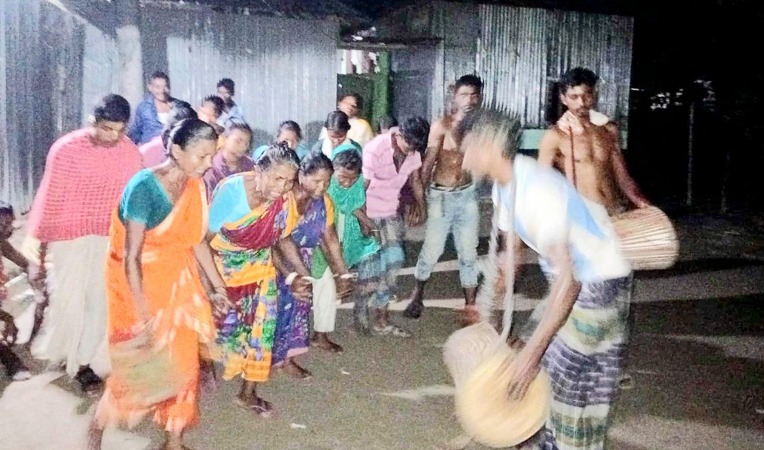 মিঠাপুকুরে আদিবাসীদের কারমা পুজা উৎসবের প্রস্তুতি