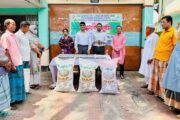 হিলিতে কৃষকদের মাঝে বীজ ও সার বিতরণ