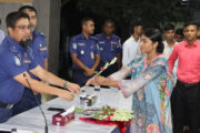 ১২০ টাকায় পুলিশে চাকরি পেলেন ১৭ তরুণ-তরুণী