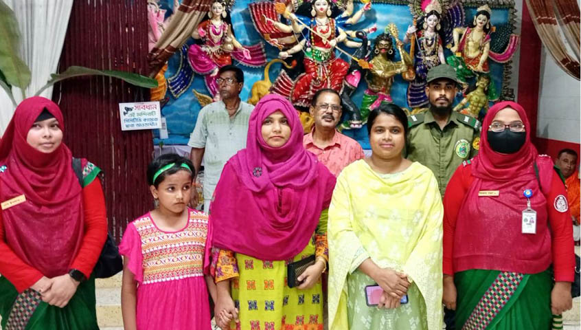 পাঁচবিবির পুজোরীদের পাশে ইউএনও রোমানা রিয়াজ