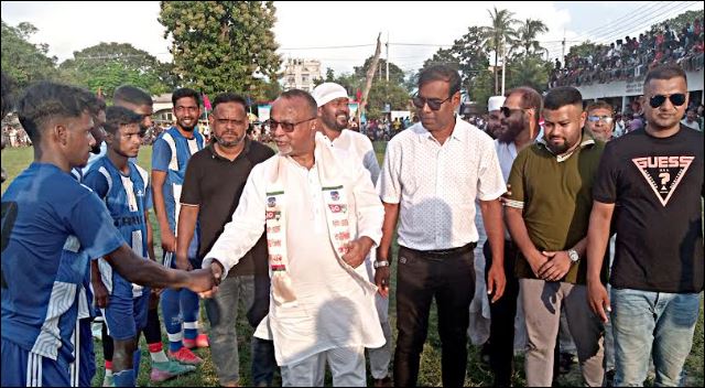 ওয়ার্ড কাউন্সিলর কাপ ফুটবল টুর্নামেন্টের দ্বিতীয় কোয়াটার ফাইনাল ম্যাচের ট্রাইবেকারে ৩-৪ গোলে দিপু ট্রেডার্স ঠাকুরগাঁও জয়ী