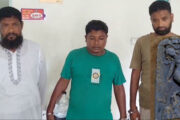 গোবিন্দগঞ্জে র‌্যাবের অভিযানে ৩৭ কেজি ওজনের কষ্টি পাথর সাদৃশ  মূর্তি উদ্ধারসহ গ্রেপ্তার ৩