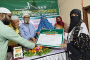 আলিফ ইন্টারন্যাশনাল মাদ্রাসার প্রথম হাফেজা উম্মে সায়মাকে সংবর্ধনা