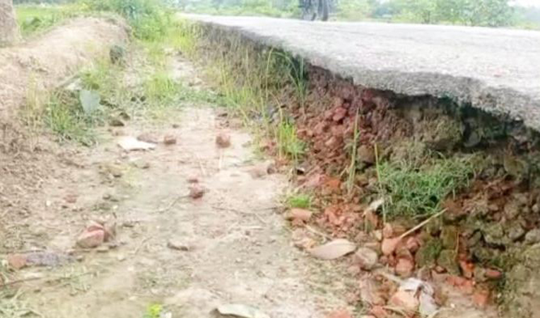 পাঁচবিবিতে রাস্তা খুঁড়ে ঠিকাদার উধাও, জনদুর্ভোগে জনসাধারণ