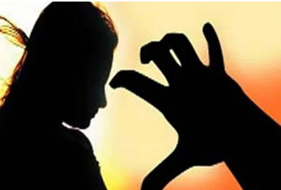 কাহালুতে ছাত্রীর সাথে অনৈতিক কাজের চেষ্টার অভিযোগে প্রধান শিক্ষক অবরুদ্ধ