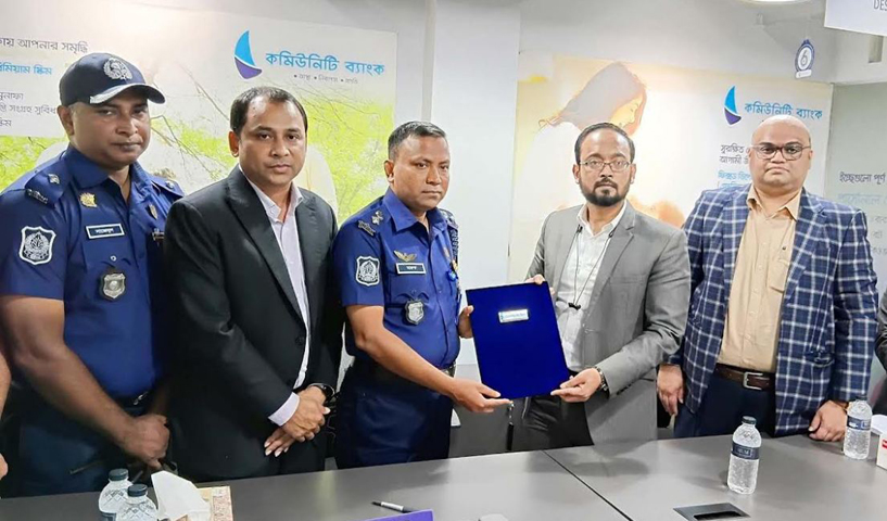 চিরিরবন্দরে ট্রাফিক জরিমানা আদায়ে স্বচ্ছতা নিশ্চিতে কমিউনিটি ব্যাংকের সাথে দিনাজপুর জেলা পুলিশের চুক্তি স্বাক্ষর