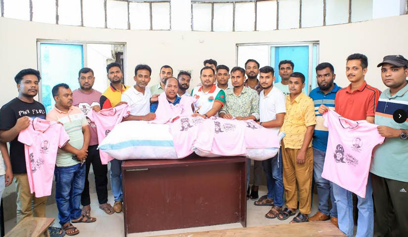 গাবতলীর ৭৩টি পূজামণ্ডপে ৪০০ শার্ট বিতরণ