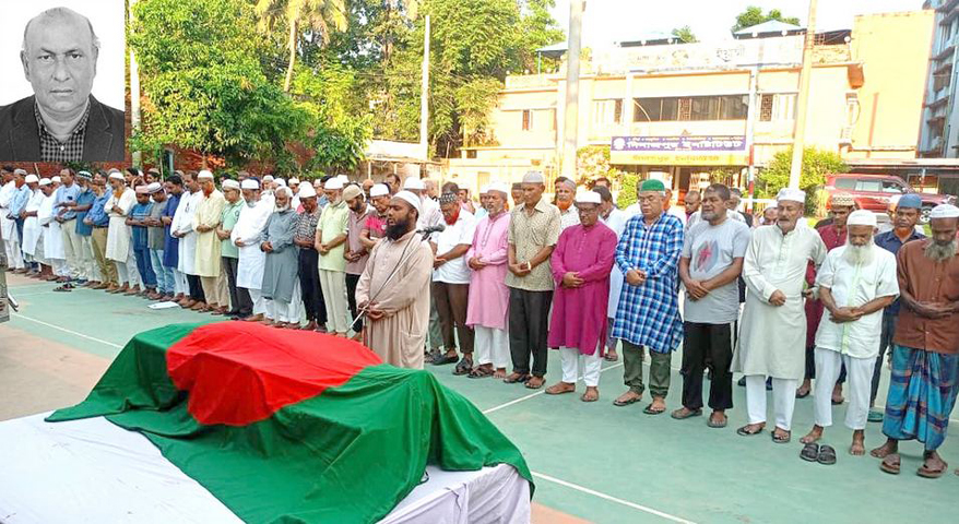 দিনাজপুরে বীর মুক্তিযোদ্ধা আব্দুল হালিম গজনবীর রাষ্ট্রীয় মর্যাদায় গার্ড অব অনার শেষে দাফন কার্য সম্পন্ন