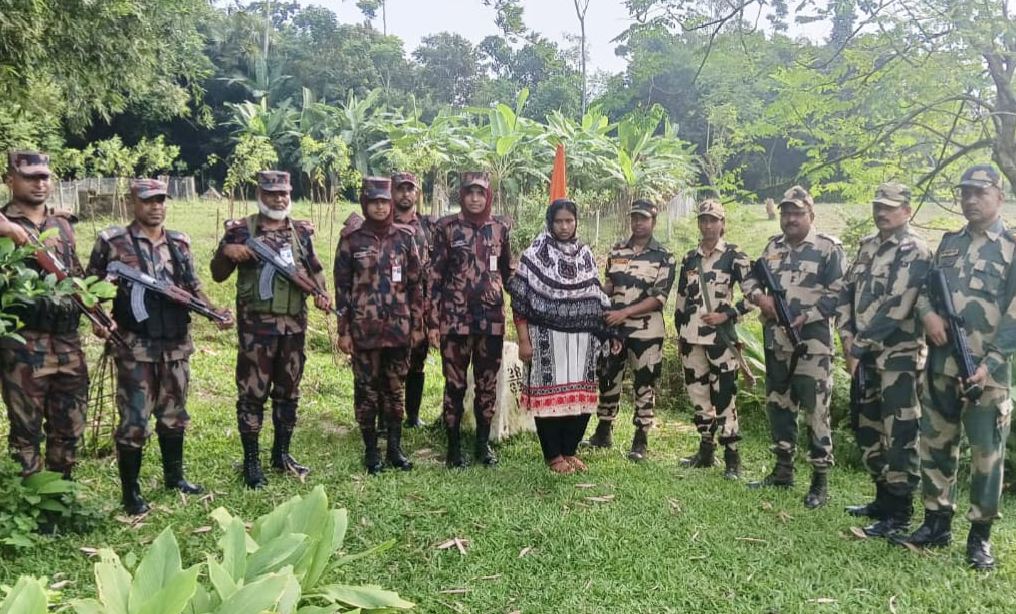 পাঁচবিবি সীমান্ত দিয়ে দেশে ফিরল ভারতীয় নাগরিক