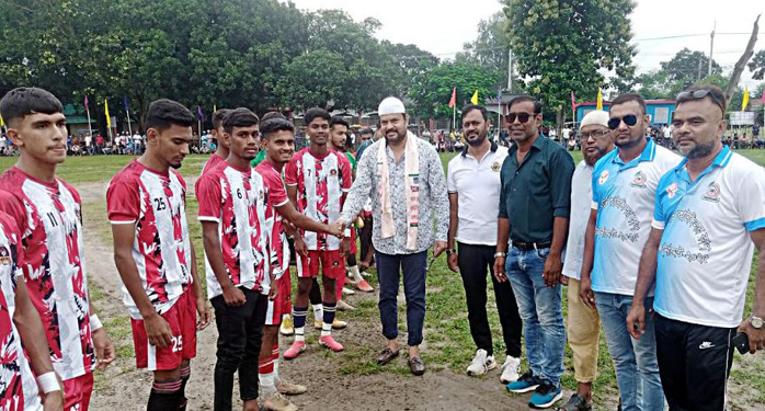 ওয়ার্ড কাউন্সিলর কাপ ফুটবল টুর্নামেন্টের প্রথম কোয়ার্টার ফাইনালে ১-২ গোলে বন্ধু একাদশ হাকিমপুর হিলি’র জয়লাভ