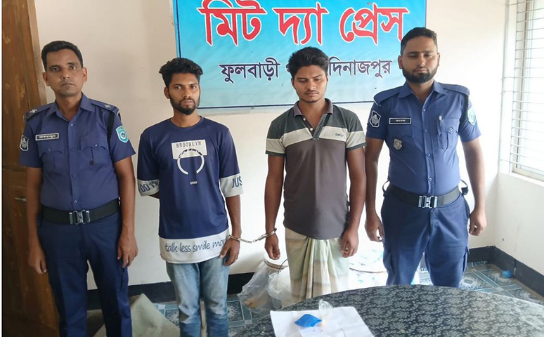 ফুলবাড়ীতে ইয়াবা বড়িসহ দুই যুবক আটক
