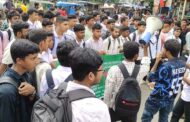 ঠাকুরগাঁওয়ে সড়ক অবরোধ করে শিক্ষার্থীদের বিক্ষোভ