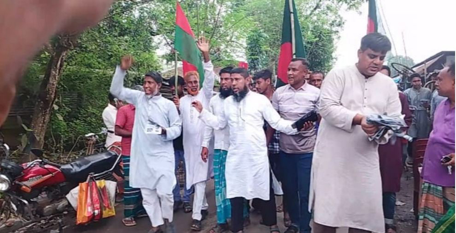 আক্কেলপুরে সাবেক ছাত্রনেতা আব্বাস আলীর গণসংযোগ ও লিফলেট বিতরণ
