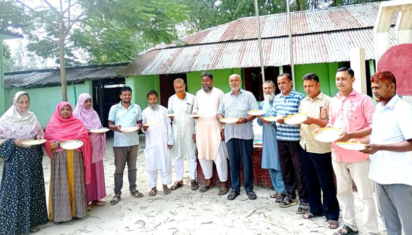 হাকিমপুরে বে-সরকারি শিক্ষাপ্রতিষ্ঠানে শিক্ষক কর্মচারীদের ভূক্ষা মিছিল