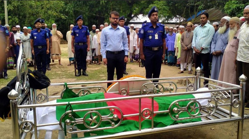 রাষ্ট্রীয় মর্যাদায় গোবিন্দগঞ্জে বীর মুক্তিযোদ্ধা নজরুল ইসলামের দাফন সম্পন্ন