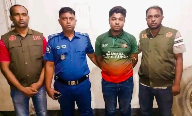 বগুড়ায় অবশেষে বাসচালক-হেলপারসহ ৫ জনের বিরুদ্ধে ধর্ষণ চেষ্টার মামলা