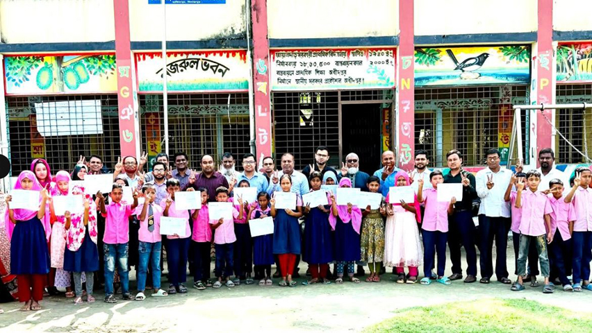 হাকিমপুরে টাইফয়েড টিকাদান কর্মসূচির উদ্বোধন