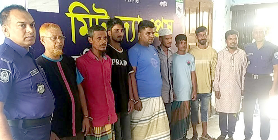 হিলিতে পুলিশের বিশেষ অভিযানে ওয়ারেন্ট ভূক্ত ৮ জন গ্রেফতার