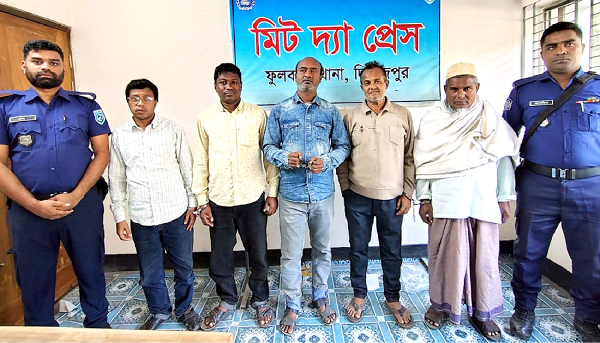 ফুলবাড়ীতে বিএনপি’র মিছিলে ককটেল হামলার মামলায় আওয়ামী লীগের ৫ নেতা গ্রেপ্তার