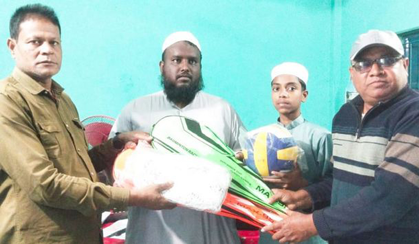 পাঁচবিবি এতিম শিশুদের খেলার সামগ্রী প্রদান
