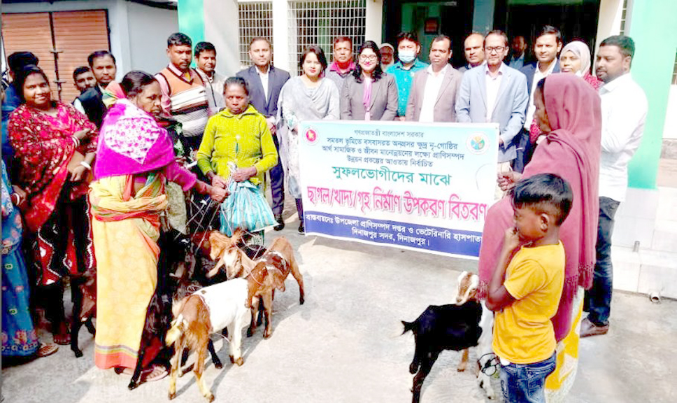 দিনাজপুরে সমতল ভ‚মির অনগ্রসর ক্ষুদ্র নৃ-গোষ্ঠী’র মাঝে ছাগল ও গৃহ নির্মাণ উপকরণ বিতরণ