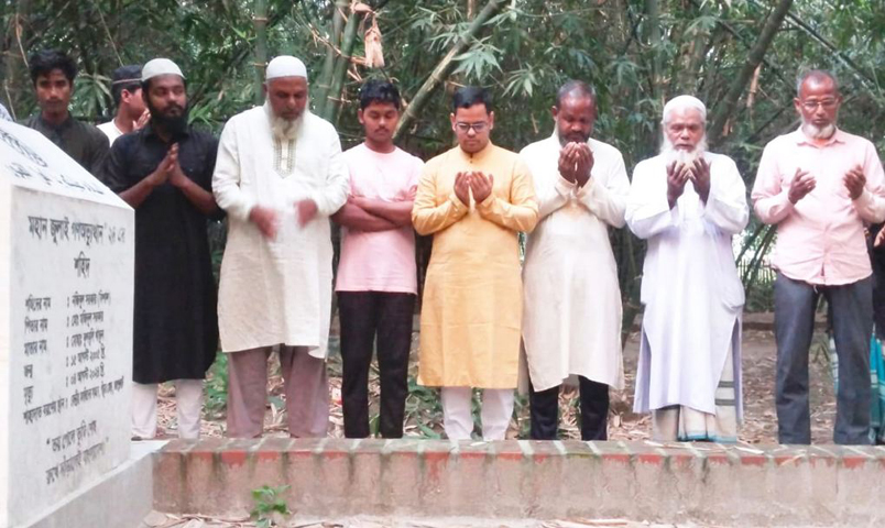শহীদ বিশালের কবর জিয়ারত করেন ইউএনও সেলিম
