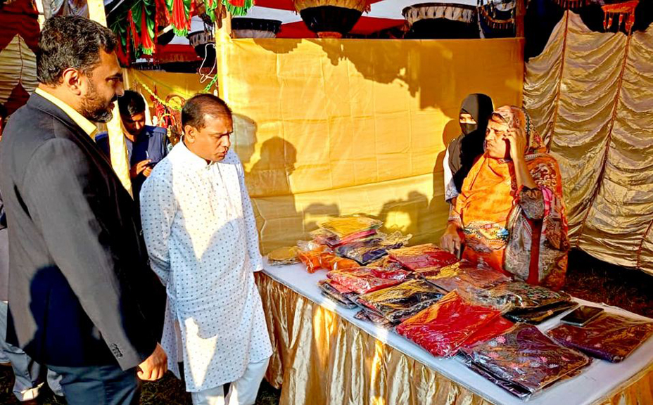 দিনাজপুরে দুইদিন ব্যাপী উদ্যোক্তা মেলাও পিঠা উৎসবের উদ্বোধন