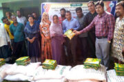 ফুলবাড়ীতে ২হাজার ৫৪০জন ক্ষুদ্র ও প্রান্তিক কৃষকদের মাঝে বিনামূল্যে সার ও বীজ বিতরণ