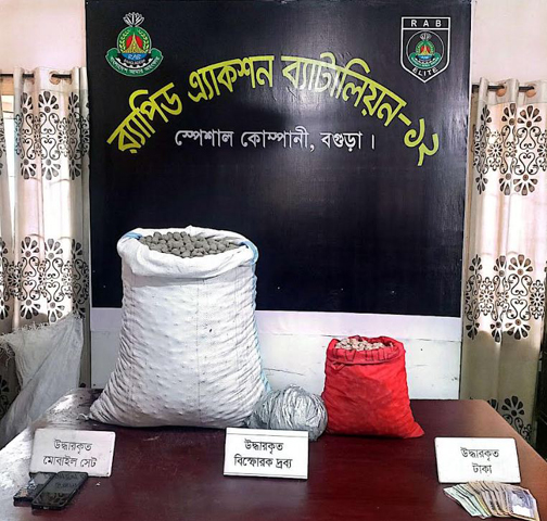 বগুড়ায় ৫৫০ গ্রাম গান পাউডারসহ বিপুল পরিমাণ বিস্ফোরক উদ্ধার: গ্রেফতার ৩