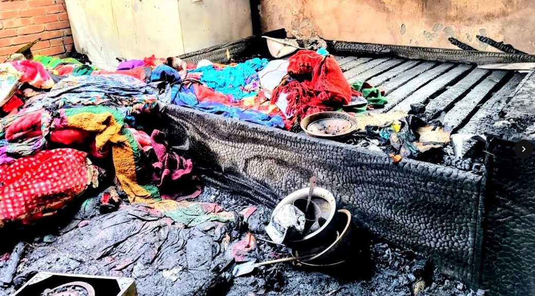 ভয়াবহ অগ্নিকাণ্ডে বসতবাড়ি ও ফার্নিচারের দোকান পুড়ে ছাই