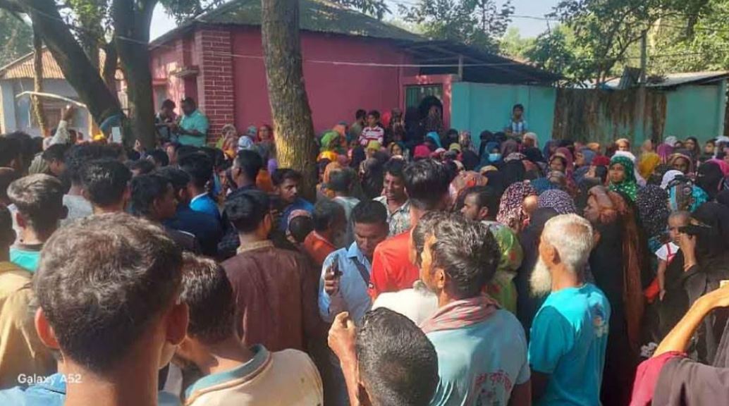 বগুড়ায় গলাকাটা দুই অবুঝ শিশুর মরদেহ উদ্ধার, রশিতে ঝুলছিল মা