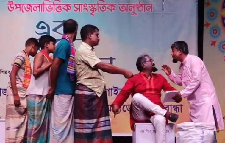 ’একই বৃন্তের ফুল’ শীর্ষক অনুষ্ঠানে গোবিন্দগঞ্জ উপজেলা শিল্পকলা একাডেমীর পরিবেশনায় নাটক