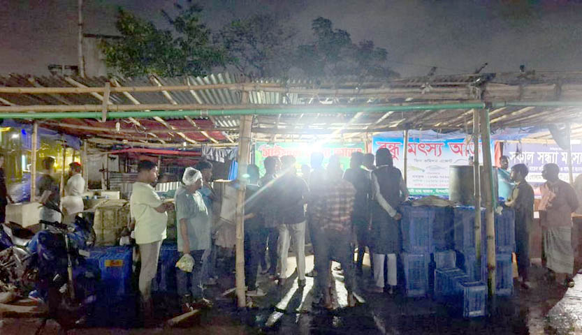 সান্তাহার মৎস্য আড়তের ঘর পার্টনারকে জিম্মি করে জোরপূর্বক দখলের অভিযোগ