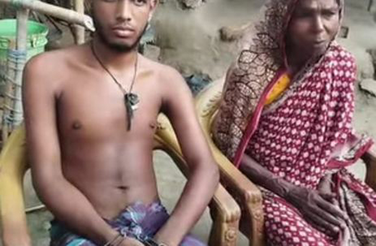 রংপুরে বদরগঞ্জে মেধাবী ছাত্রের মাথায় সমস্যা হওয়ায় পাঁচ বছর ধরে শিকলে বাঁধা 